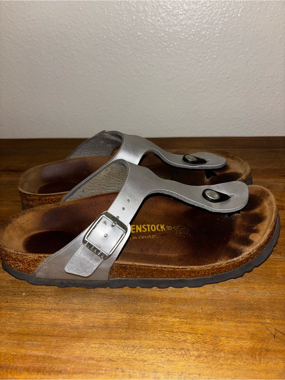 Birkenstock Gizeh Birko-Flor Silver Leather Sandals Women's Size US Sz 7.5 EU 38 - Picture 3 of 7